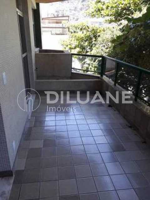 Apartamento à venda com 3 quartos, 130m² - Foto 2