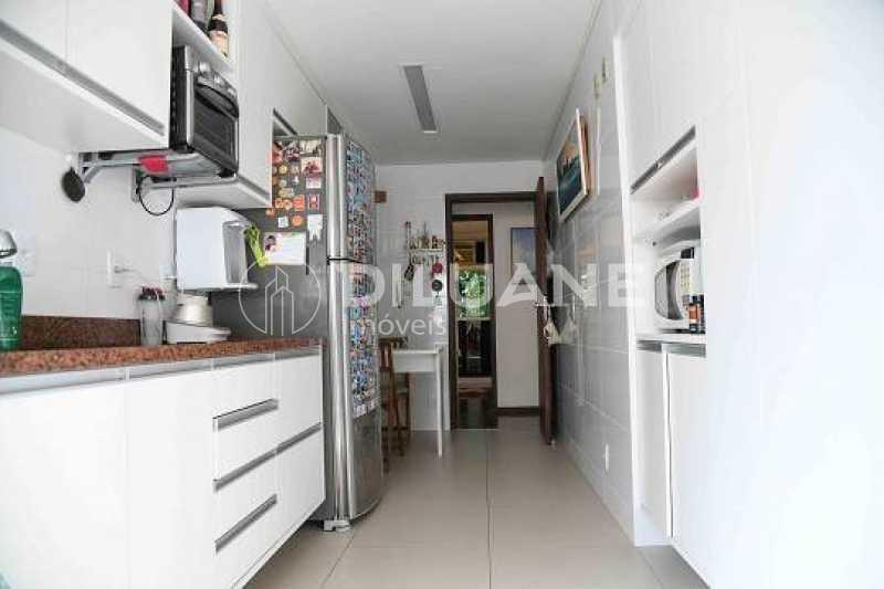 Apartamento à venda com 3 quartos, 130m² - Foto 20