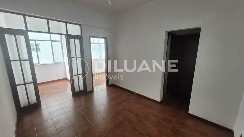 Apartamento à venda com 2 quartos, 66m² - Foto 2