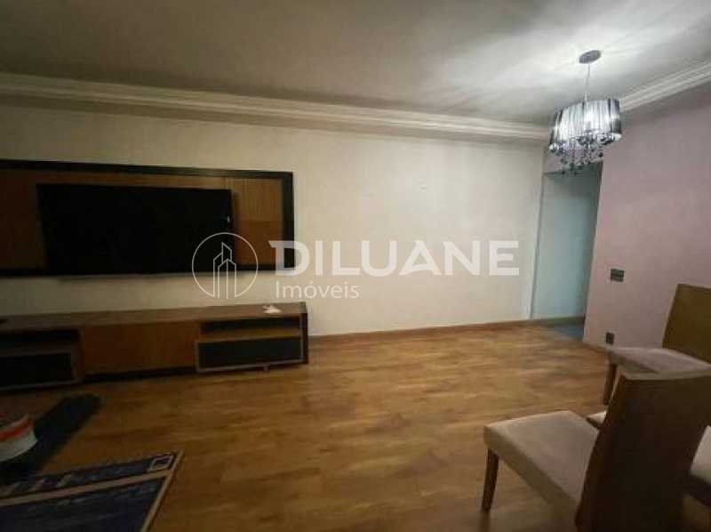 Apartamento à venda com 3 quartos, 128m² - Foto 2