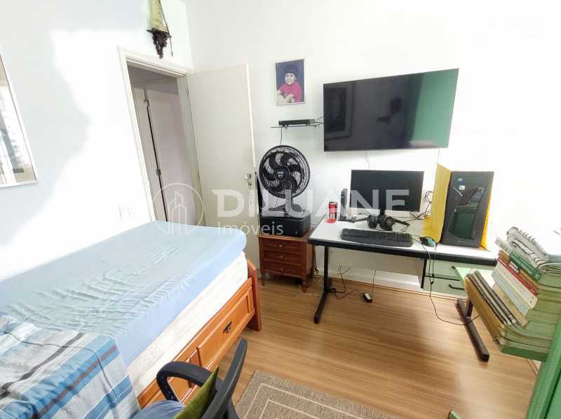 Apartamento à venda com 2 quartos, 75m² - Foto 11