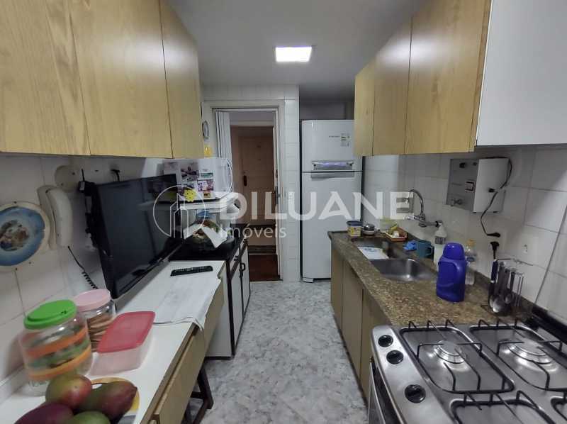 Apartamento à venda com 2 quartos, 75m² - Foto 17