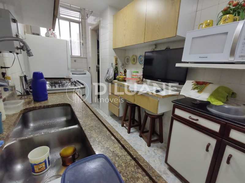 Apartamento à venda com 2 quartos, 75m² - Foto 18