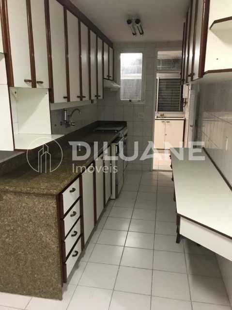 Apartamento à venda com 3 quartos, 96m² - Foto 12