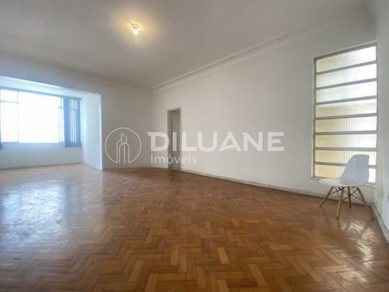 Apartamento à venda com 3 quartos, 132m² - Foto 1