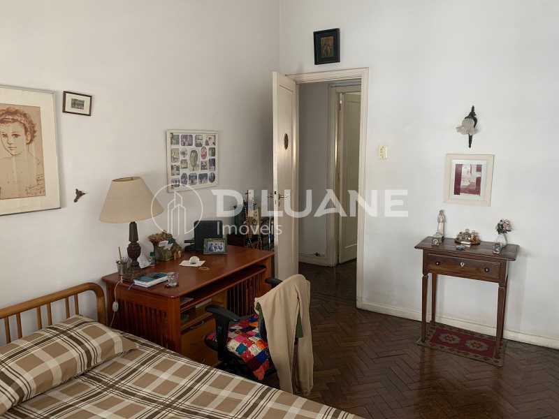 Apartamento à venda com 3 quartos, 121m² - Foto 17