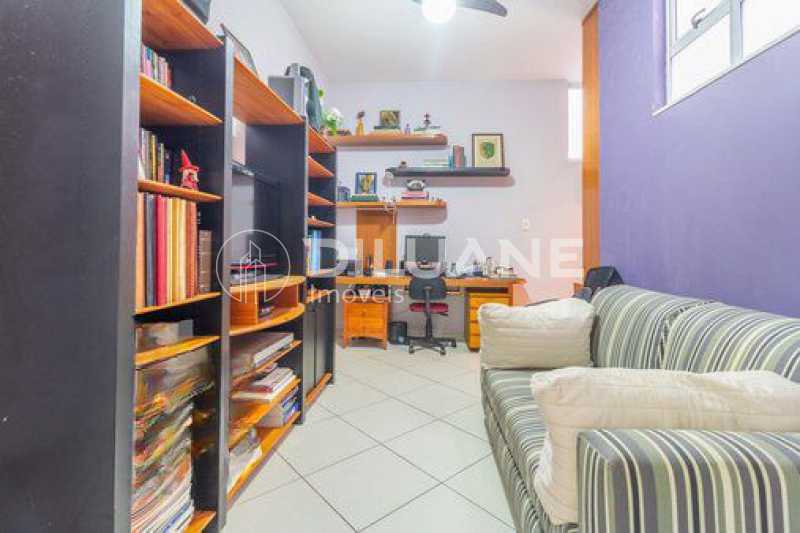 Cobertura à venda com 4 quartos, 250m² - Foto 12