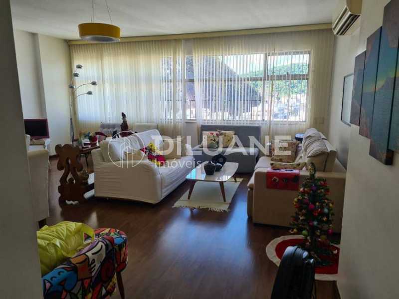 Apartamento à venda com 3 quartos, 149m² - Foto 2