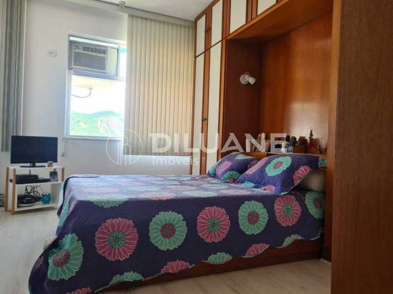 Apartamento à venda com 3 quartos, 149m² - Foto 8