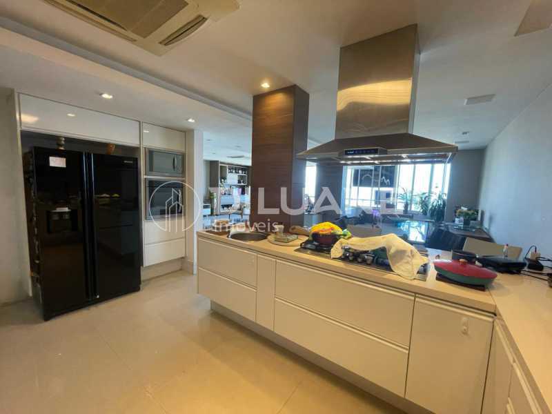 Apartamento à venda com 3 quartos, 264m² - Foto 16