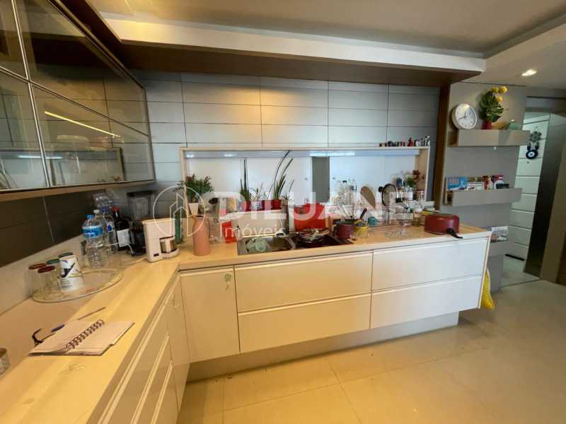 Apartamento à venda com 3 quartos, 264m² - Foto 17