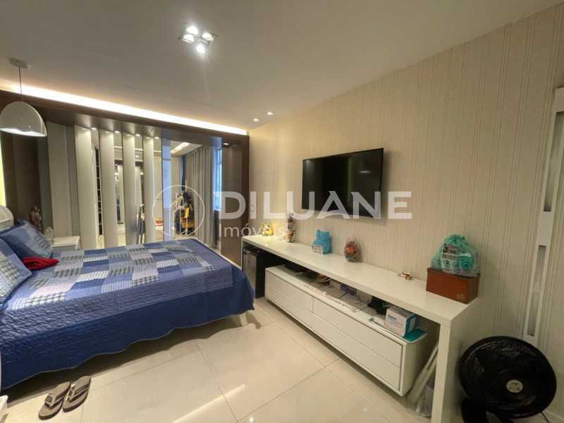 Apartamento à venda com 3 quartos, 264m² - Foto 25