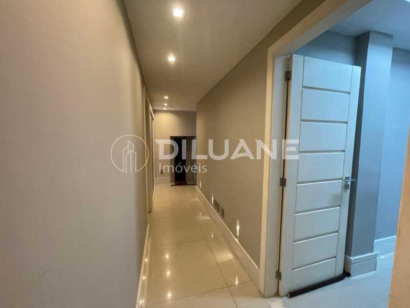 Apartamento à venda com 3 quartos, 264m² - Foto 32