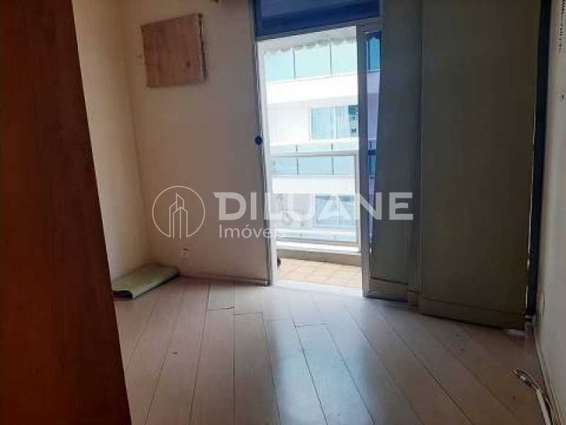 Apartamento à venda com 2 quartos, 75m² - Foto 19