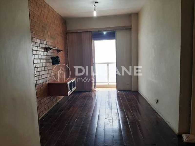 Apartamento à venda com 2 quartos, 75m² - Foto 28