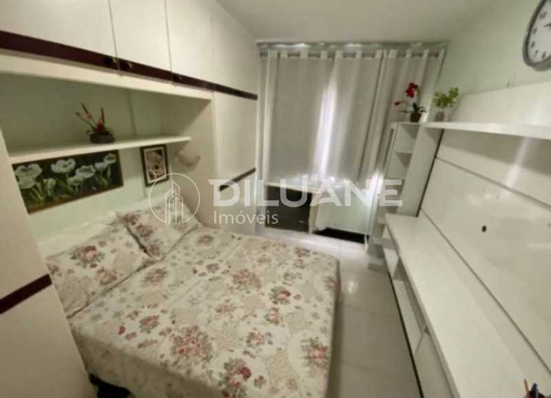 Apartamento à venda com 2 quartos, 77m² - Foto 4