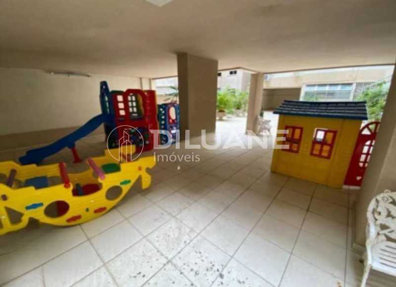 Apartamento à venda com 2 quartos, 77m² - Foto 31