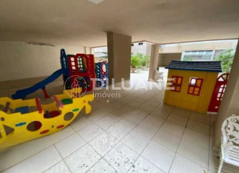 Apartamento à venda com 2 quartos, 77m² - Foto 29