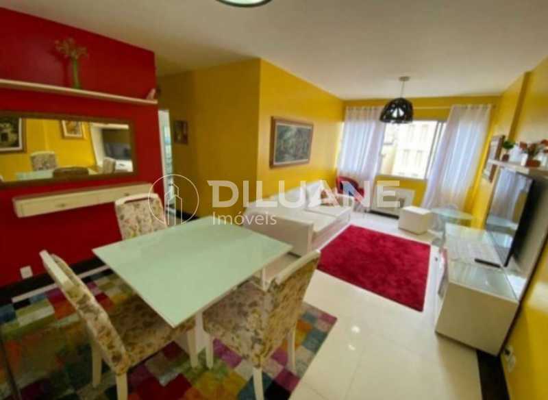 Apartamento à venda com 2 quartos, 77m² - Foto 2