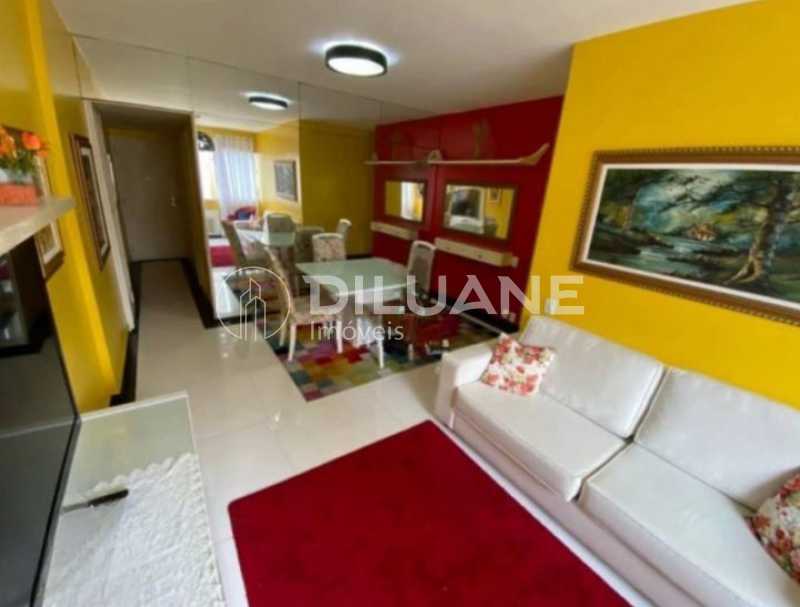 Apartamento à venda com 2 quartos, 77m² - Foto 1