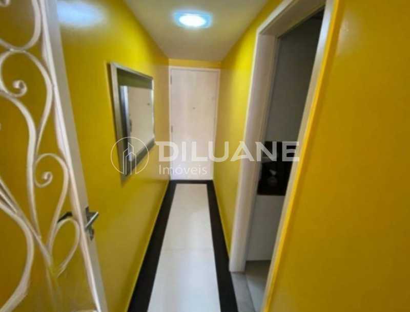 Apartamento à venda com 2 quartos, 77m² - Foto 28