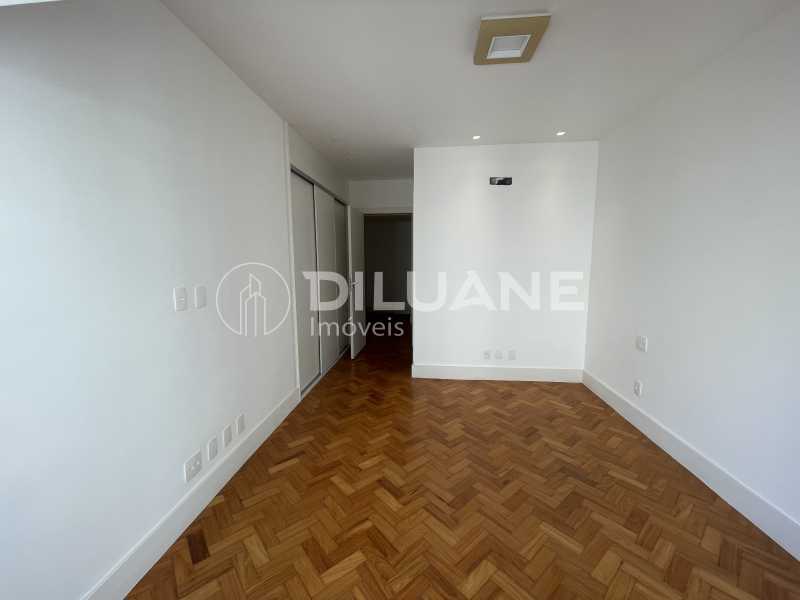 Apartamento à venda com 3 quartos, 300m² - Foto 37