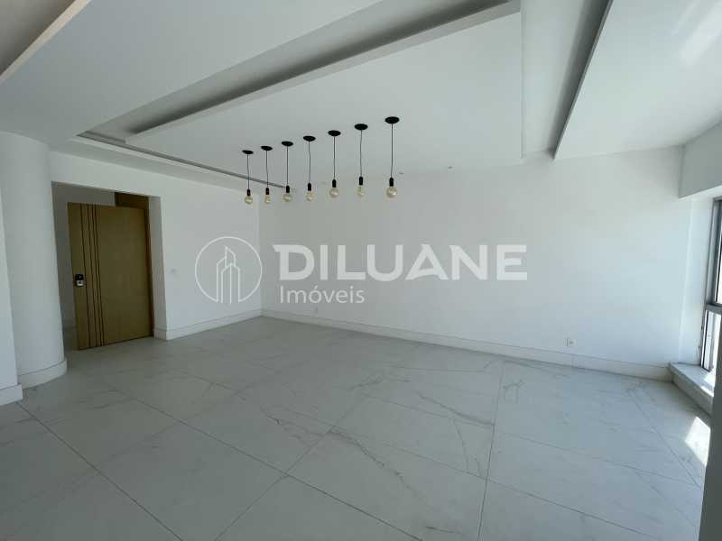 Apartamento à venda com 3 quartos, 300m² - Foto 4