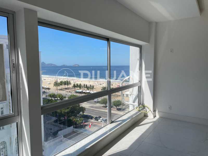 Apartamento à venda com 3 quartos, 300m² - Foto 1