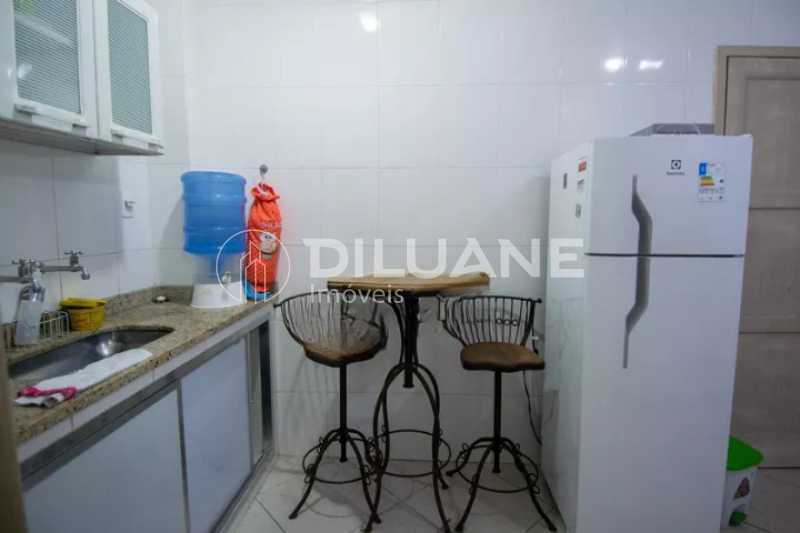 Apartamento à venda com 2 quartos, 60m² - Foto 14