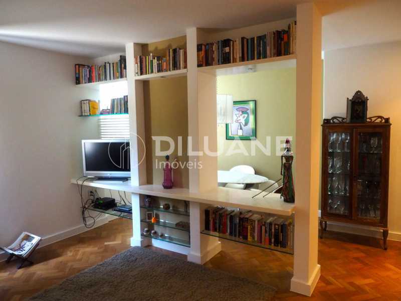 Apartamento à venda com 2 quartos, 143m² - Foto 2