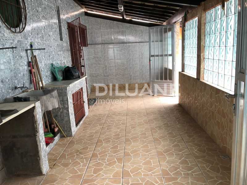 Casa à venda com 5 quartos, 140m² - Foto 1