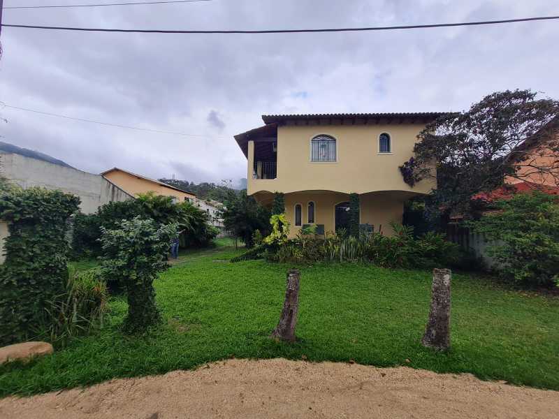 Casa à venda com 4 quartos, 230m² - Foto 2