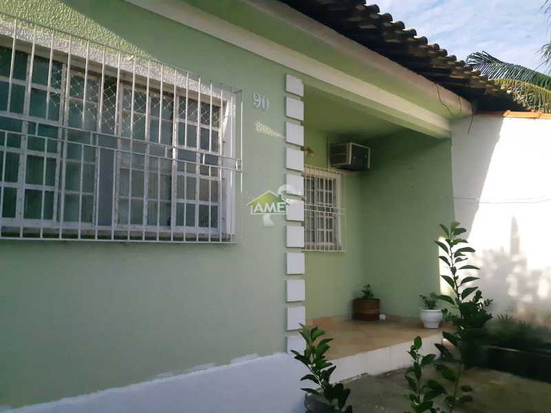 Casa à venda com 2 quartos, 100m² - Foto 1