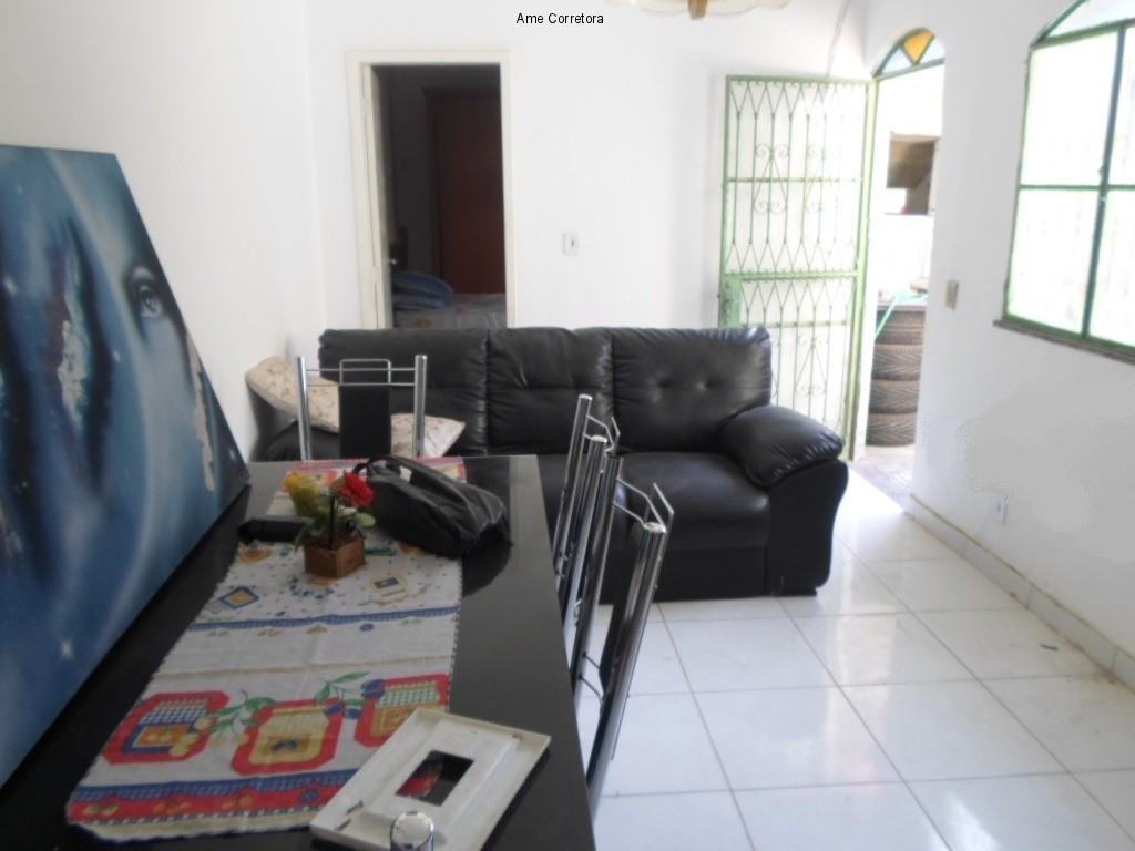 Casa à venda com 3 quartos, 1m² - Foto 1