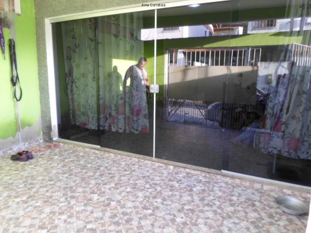 Casa à venda com 5 quartos, 200m² - Foto 2