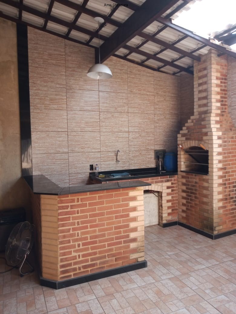 Casa à venda com 2 quartos, 75m² - Foto 1