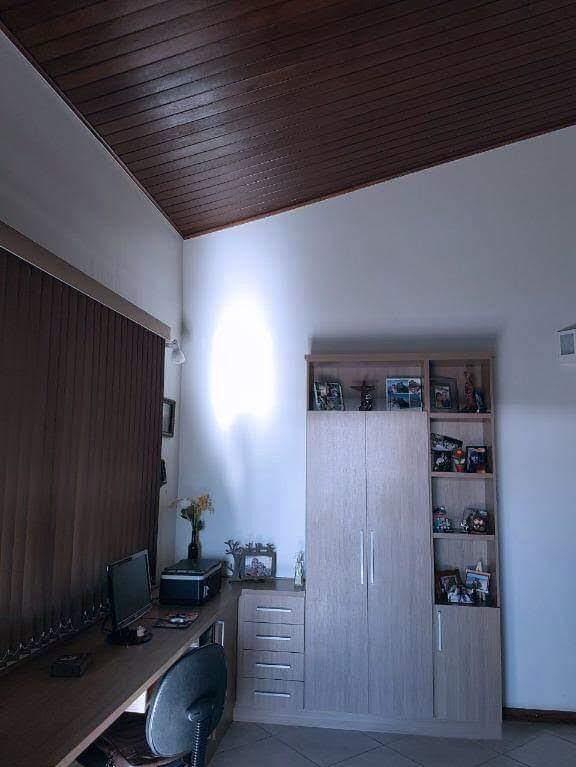 Casa à venda com 2 quartos, 130m² - Foto 11