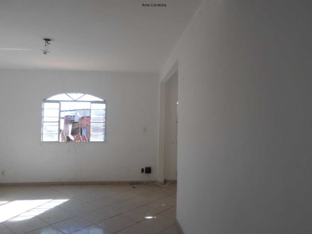 Casa à venda com 3 quartos, 200m² - Foto 2