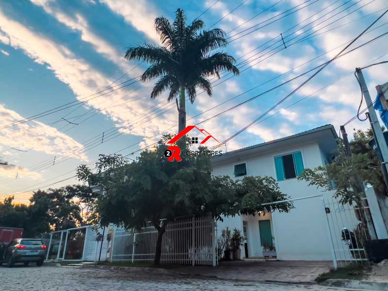 Casa de Condomínio à venda com 5 quartos, 257m² - Foto 4