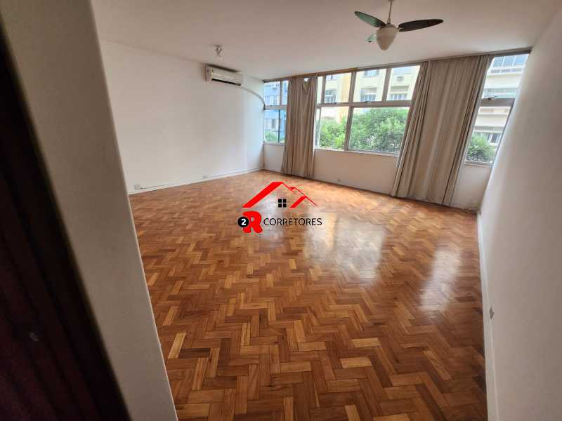 Apartamento à venda com 3 quartos, 128m² - Foto 1