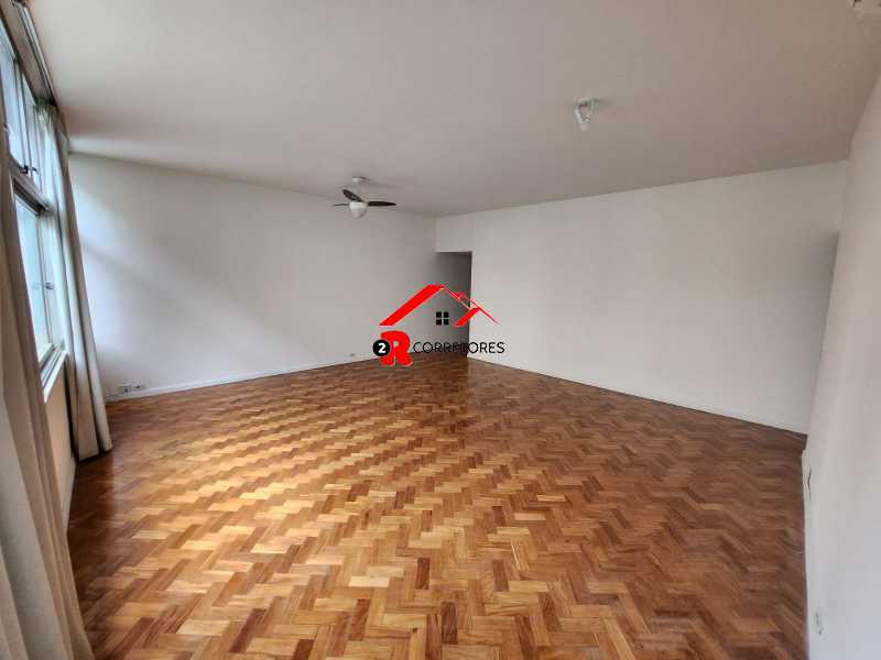 Apartamento à venda com 3 quartos, 128m² - Foto 2