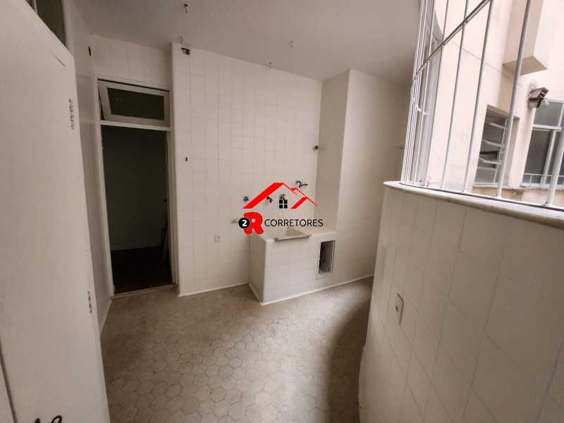 Apartamento à venda com 3 quartos, 128m² - Foto 12