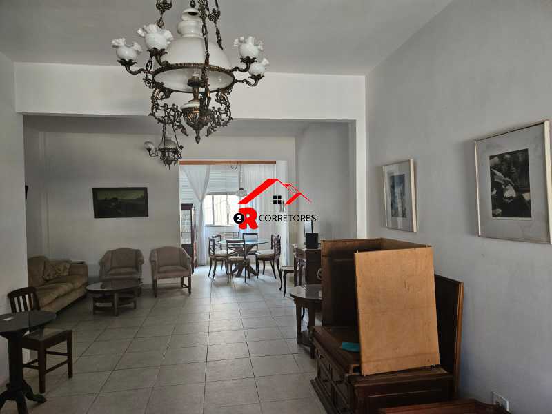 Apartamento à venda com 3 quartos, 156m² - Foto 2