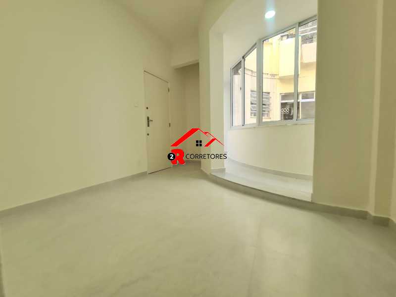 Apartamento à venda com 1 quarto, 40m² - Foto 2