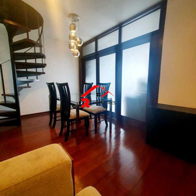 Cobertura à venda com 2 quartos, 180m² - Foto 2