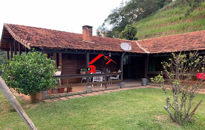 Casa de Condomínio à venda com 4 quartos, 261m² - Foto 1