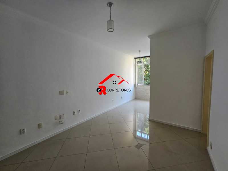 Apartamento à venda com 3 quartos, 81m² - Foto 2