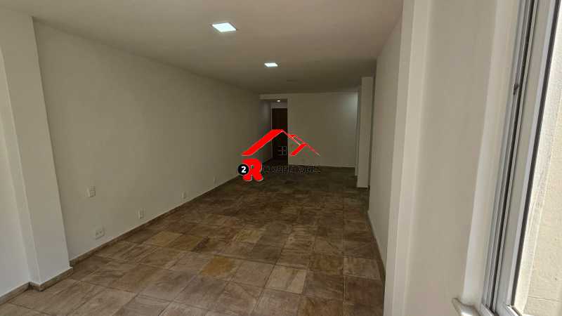 Apartamento à venda com 3 quartos, 123m² - Foto 2