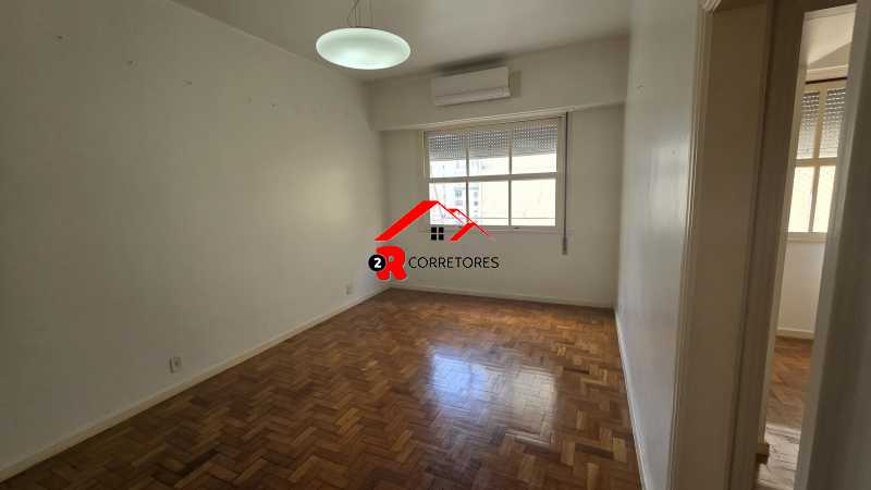 Apartamento à venda com 3 quartos, 97m² - Foto 2