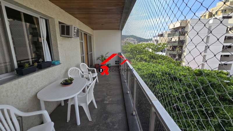 Apartamento à venda com 3 quartos, 131m² - Foto 1